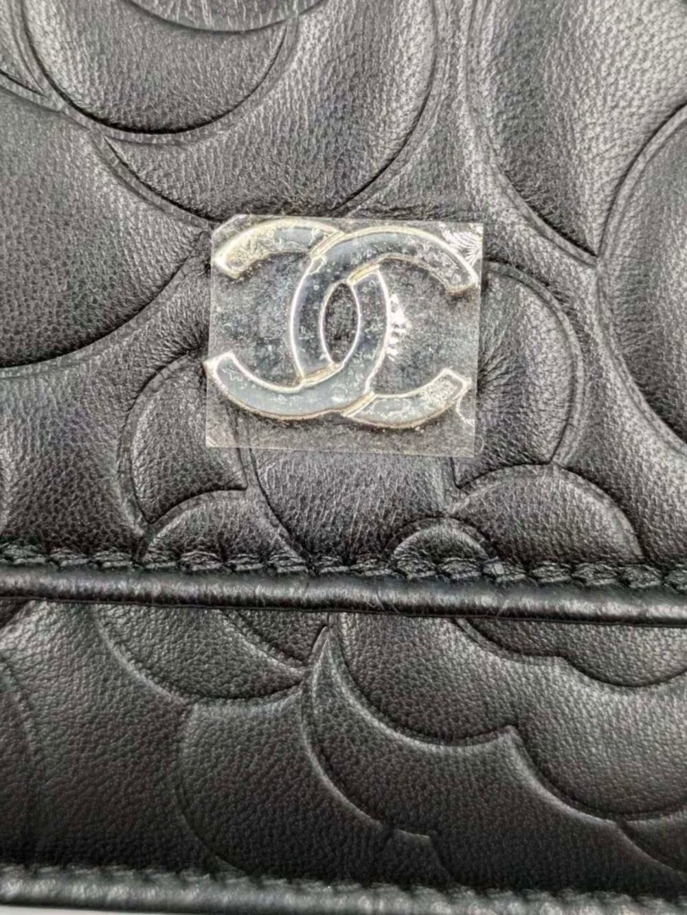 Pre-owned Chanel Camellia Embossed Lambskin Wallet On Chain Black - Picture 7 of 13